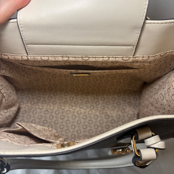 GUESS Oakpark Signature Print handbag/Carryall/Sling Bag Stone MultiColor NWOT - Picture 7 of 12